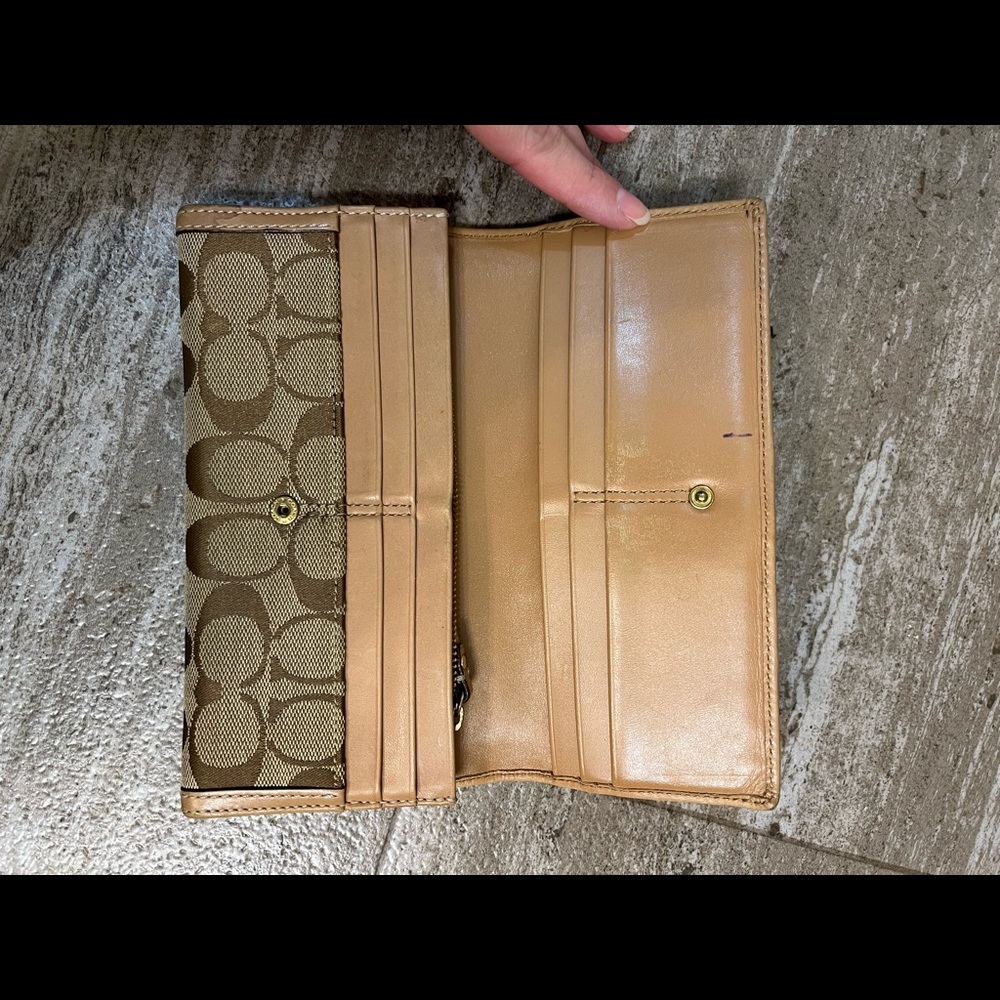 Coach Wallet - Picture 4 of 8